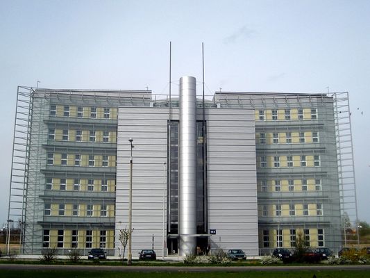 Siedziba PERN w świetle dziennym
Czyli bez tzw. "bajerów świetlnych" 
