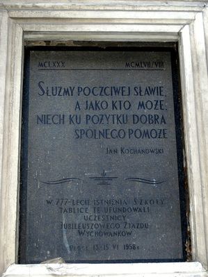 Tablica na L.O. im. Stanisława Małachowskiego
Tablicę tę ufundowali wychowankowie L.O. im. Stanisława Małachowskiego w 777-lecie jej istnienia w 1958 roku
