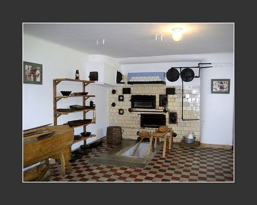 Piec do wypiekania chleba (autentyczny), przy którym pracowała Św. Faustyna Kowalska
Piec ten znajduje się w Muzeum Świętej Siostry Faustyny przy Sanktuarium Bożego Miłosierdzia - Plac Stary Rynek 14/16
Słowa kluczowe: Sanktuarium Bożego Miłosierdzia