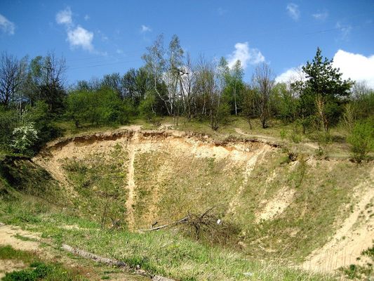 "Krater" w skarpie
okolice ul. Grabówka
