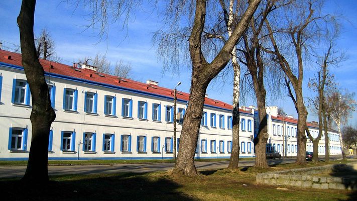 Dawne koszary wojskowe - Obecnie Wyższa Szkoła im. Pawła Włodkowica
Lokalizacja: przy al. Jana Kilińskiego
