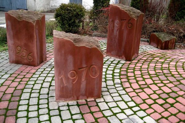 Historyczne daty w dziejach powojennej Polski
Lokalizacja: przed kościołem pw. św. Stanisława Kostki
