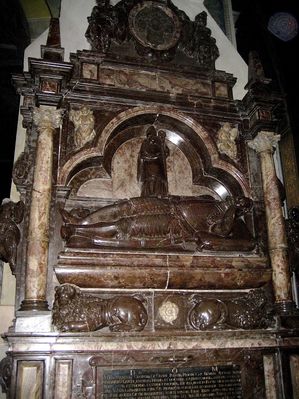 Pomnik wojewody Stanisława Krasińskiego zmarłego w 1617r.
Katedra
