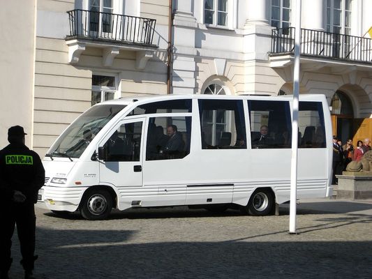 Prezydent Polski widoczny w samochodzie odjeżdżający wraz z prezydentem Ukrainy Wiktorem Juszczenką z ratusza do PKN ORLEN dnia 07.03.2007r.
