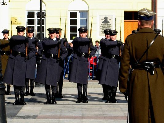 Parada wojskowa z okazji wizyty prezydentów Polski i Ukrainy w Płocku dnia 07.03.2007r.
