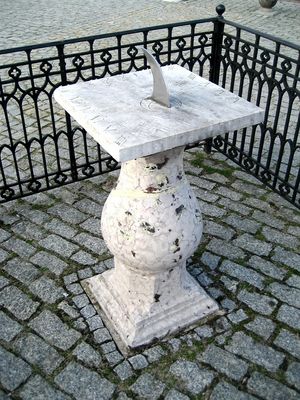 Gnomon - Zegar słoneczny na Starym Rynku
