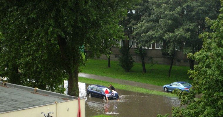 ul. Tysiąclecia po ulewie
Okolice "Biedronki"
