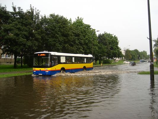 ul. Tysiąclecia po ulewie 22.07.2007r.
"Wodolot" "19" wraca z Podolszyc ;)

