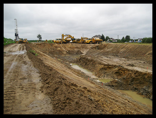 Budowa drogi dojazdowej do Mostu Solidarności - stan budowy w dniu 17.08.2008
Ciechomice - widok w kierunku południowym i ul. Ciechomickiej
Słowa kluczowe: inwestycje