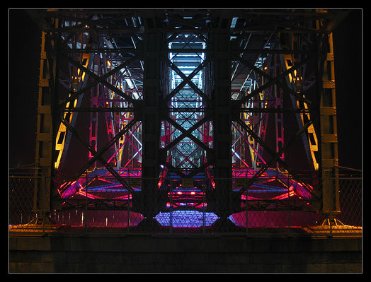 Wnętrze konstrukcji mostu im. Legionów J. Piłsudskiego
Po stronie Radziwia
Słowa kluczowe: Most im. Legionów Marszałka Józefa Piłsudskiego