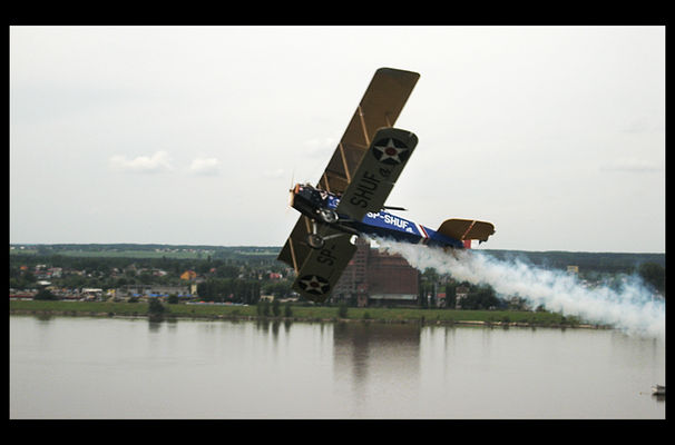 IV Płocki Piknik Lotniczy - Płock 2010
* * * *
Pokazy lotnicze nad Wisłą
Słowa kluczowe: wydarzenia