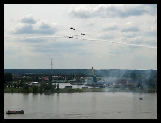 IV Płocki Piknik Lotniczy - Płock 2010
* * * *
pokazy lotnicze nad Wisłą - grupa "Żelazny"
Słowa kluczowe: wydarzenia