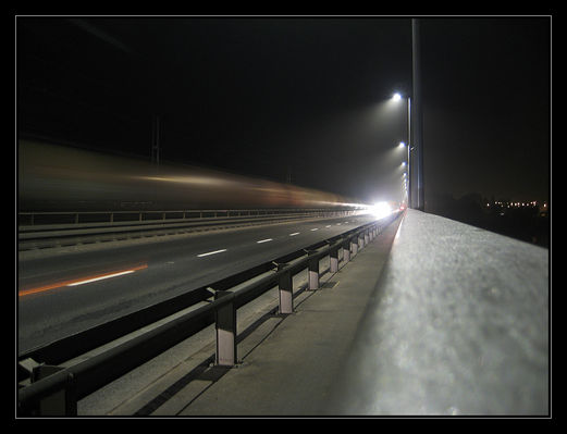 "Metalowa dżdżownica"
Most im. Legionów marszałka J. Pisudskiego nocą
Słowa kluczowe: most im. Legionów marszałka J. Piłsudskiego