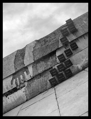 dziwny jest ten świat...
* * * *
Plac 13 Straconych
Słowa kluczowe: Stare Miasto