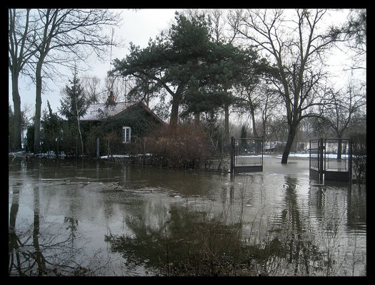 powódź na ulicy Gmury
* * * *
os. Borowiczki - 3.3.2010 r.
Słowa kluczowe: Borowiczki