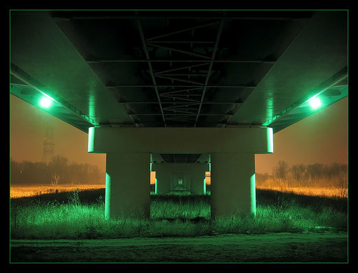 most solidarności
* * * *
pod mostem na lewym brzegu wisły
Słowa kluczowe: Most Solidarności