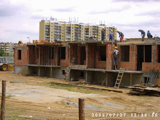 Osiedle Zagroda
Blok Czwartaków 18 - widok od strony pawilonów.
