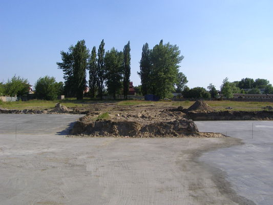 Teren byłej jednostki wojskowej.
panorama na fundamenty nowego bloku budowanego na terenie byłej jednostki wojskowej
Słowa kluczowe: fundamenty, Powstańców Styczniowych, jednostka, blok, bloki