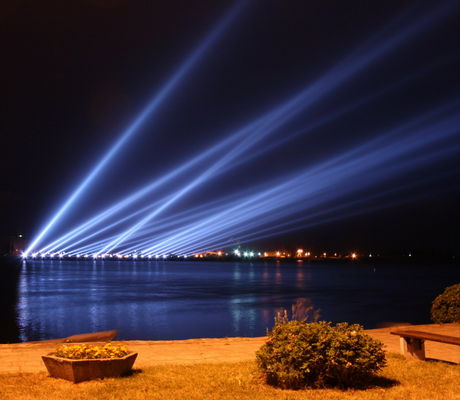 Próba świateł.
Iluminacja świetlna nad Wisłą - próba przed wielkim pokazem w Dni Chemika
Słowa kluczowe: pokaz światła światło iluminacja