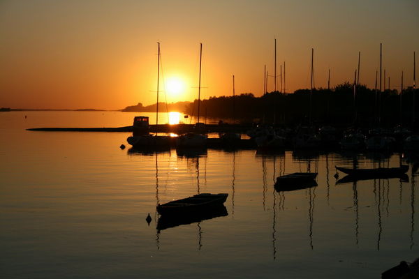 Zachód słońca w Morce #3
Zachód z innej perspektywy.
Słowa kluczowe: Słońce słońca zachód jachty jacht maszty Morka stanica port kolory niebo