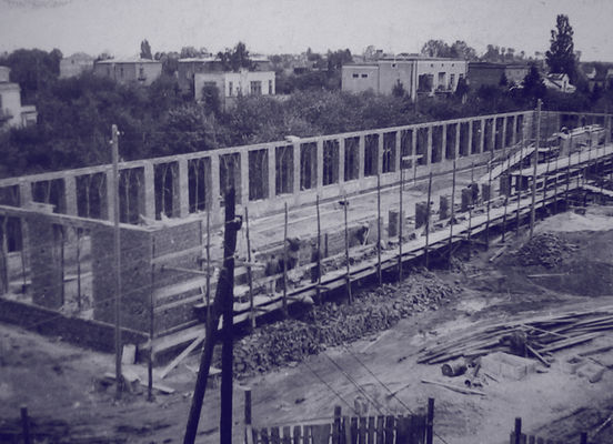 hale
Hale warsztatowe Zespołu Szkół Zawodowych w budowie przy ul. Kilińskiego, w głębi widok na zabudowę ul. Słonecznej
Słowa kluczowe: Siedemdziesiątka