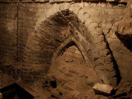 Ostrołuki w Farze
Słowa kluczowe: Fara gotyk historia architektura