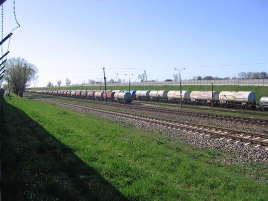 Płock Trzepowo - cysterny i sokiści po lewej stronie :)
Tych sokistów zobaczyłem dopiero w domu na komputerze:)))))
Słowa kluczowe: Płock Trzepowo pociąg SOK