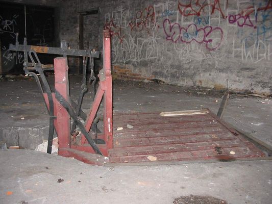 Waga w magazynie towarowym na stacji Płock Radziwie
Słowa kluczowe: Radziwie Płock magazyn towarowy waga