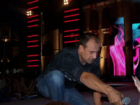 Paweł Kukiz z zespołem Piersi
Paweł Kuzkiz z zespołem Piersi podczas występu 27 lipca 2007 na koncercie Polsatu w Płocku
Słowa kluczowe: kukiz piersi koncert rynek polsat