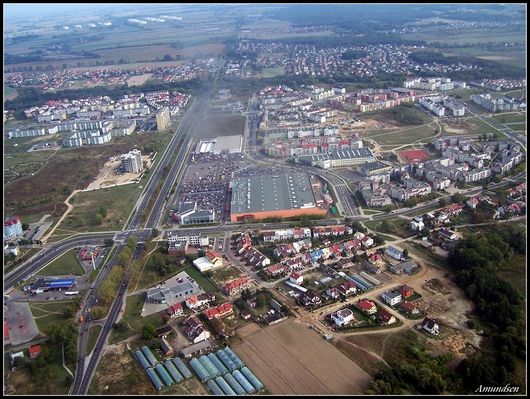 Wyszogrodzka na wysokości Podolszyc
W oddali widać zbiorniki na Plebance
Słowa kluczowe: lotnicze podolszyce wyszogrodzka armi krajowej jana pawła plebanka