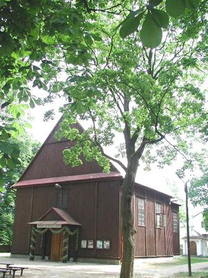 Drewniany Kościół w Dobrzykowie.
Kościół w Dobrzykowie. Jego początki są szacowane na 1. połowę XV wieku. Na przykościelnym cmentarzu znajdują się XIX-wieczna kaplica i dwa jesiony - pomniki przyrody
Słowa kluczowe: Drewniany Kościół w Dobrzykowie