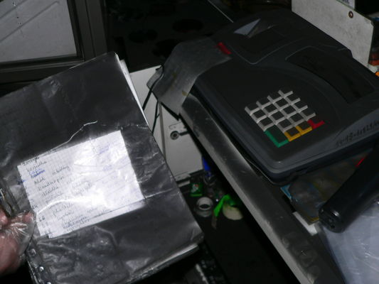 Kasa... i po utargu.
Wszystko przykrywala kilkumilimetrowa warstwa pyłu.
