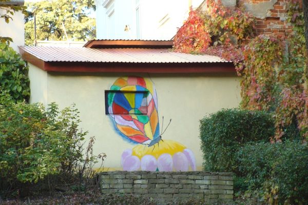 Przyczajony motyl
Widok z ulicy Mostowej na budynek znajdujący się na tyłach Książnicy. Nie wszystkie motyle kryją się jesienią
Słowa kluczowe: Mostowa, Kościuszki