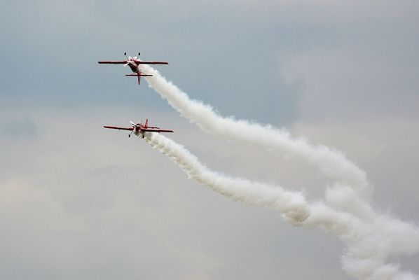 ***
II Piknik Lotniczy w Płocku 22.06.2008
Pokaz grupy Żelazny
za sterami Piotr Haberland i Wojciech Krupa
