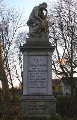 Sikórz
pozostałości cmentarza przy kościele parafialnym
