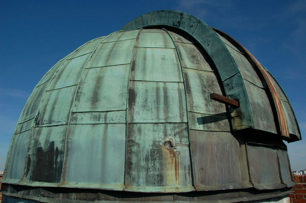 Kopuła obserwatorium astronomicznego
na wieży Liceum im. Marszałka Stanisława Małachowskiego
Słowa kluczowe: kopuła obserwatorium wieża Małachowianka Małachowskiego