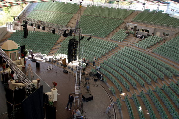 Amfiteatr - przygotowania do imprezy
Słowa kluczowe: amfiteatr