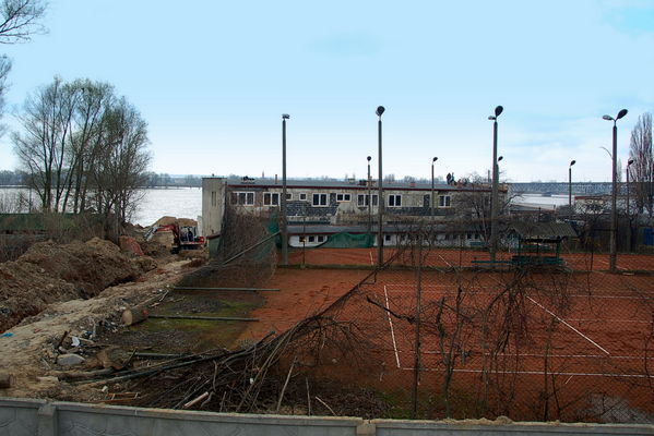 Remont siedziby Płockiego Towarzystwa Wioślarskiego
kwiecień 2010 r.
Przy okazji zrujnowali korty. Mam nadzieję, że je naprawią.
Słowa kluczowe: towarzystwo wioślarskie korty remont Wisła