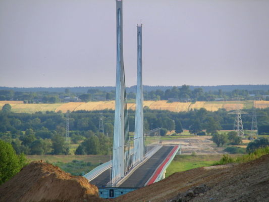 Ktoś wanty za mocno ponaciągał...
... i się powichrowało.
Słowa kluczowe: most
