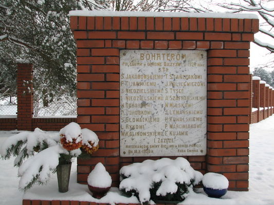 Pomnik w Bielinie - bohaterom poległym w obronie ojczyzny 1920 r.
Słowa kluczowe: Bielino pomnik