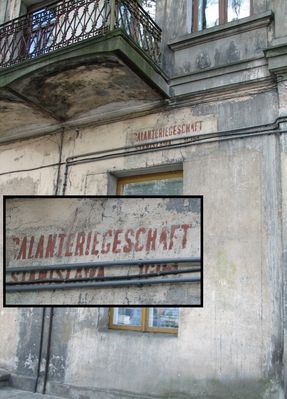 Kolejna zagadka
Gdzie to jest?
Dla ułatwienia widać spory fragment budynku. 
