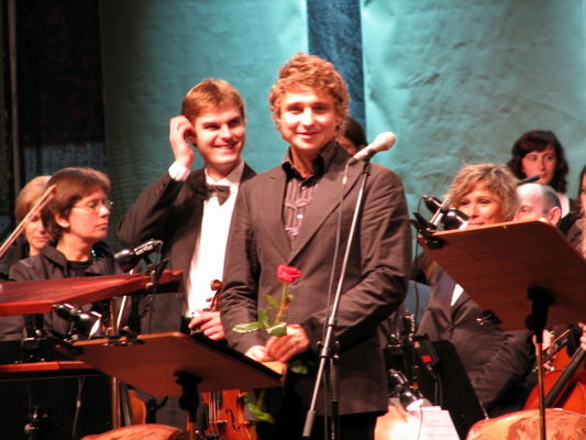 Psałterz Wrześniowy - 16.09.2007
Jeden z solistów - Janusz Radek
[i](taaa, wiem, że nieostre i dalekie od doskonałości)[/i]
Słowa kluczowe: Psłaterz wrześniowy Radek