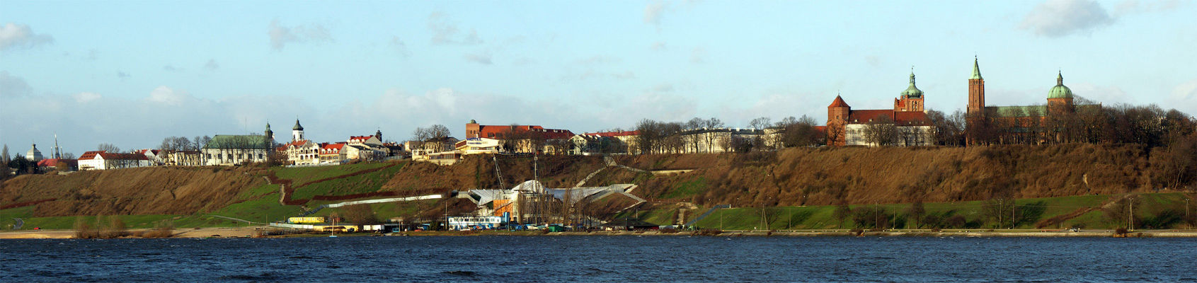 Panorama - styczeń 2007
Panorama skarpy z nowym amfiteatrem
Słowa kluczowe: panorama skarpa