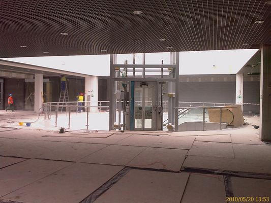 Galeria Mosty świetlik okrągły windą.
