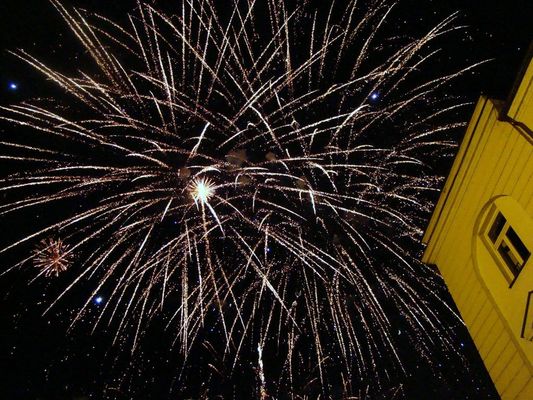 Sztuczne ognie nad ratuszem
