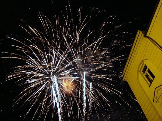 Sztuczne ognie nad ratuszem
