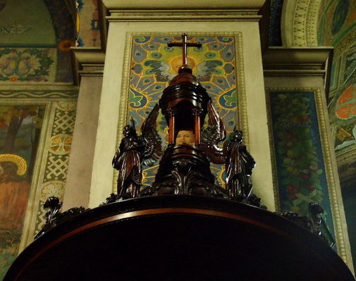 Patrzy
Fragment ambony
Katedra
