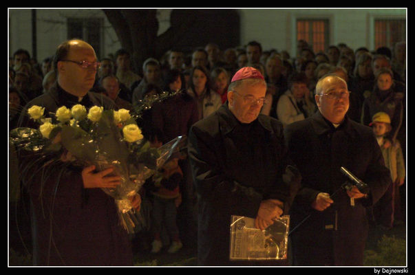 Druga rocznica śmierci Jana Pawła II
Słowa kluczowe: Jan Paweł II JPII rocznica pomnik papież