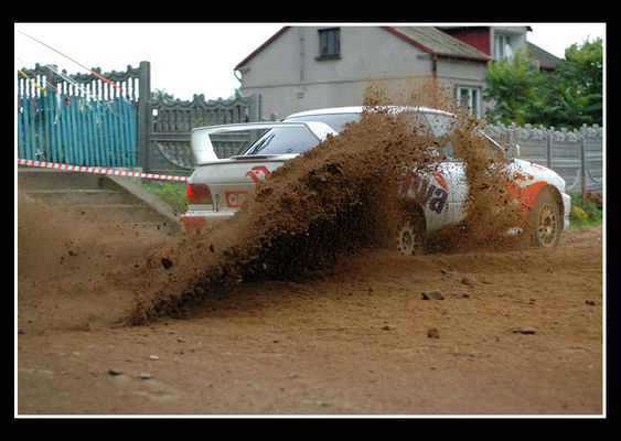 CoDrive z Hołowczycem
CoDrive z Hołowczycem przed Rajdem Orlenu. Dzisiejszego dnia Hołek woził oficjeli z Orlenu oraz dziennikarzy.
