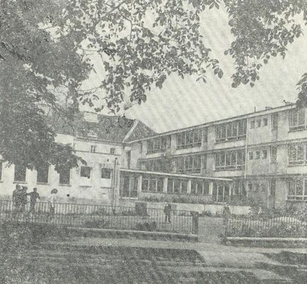 nowe skrzydło Małachowianki
(nowe jak na koniec lat 60. XX w.)
